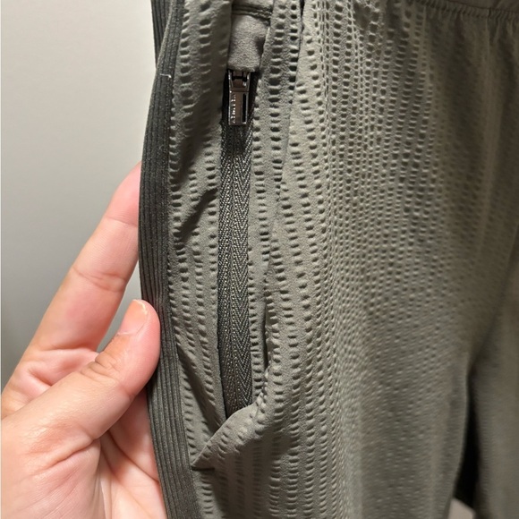 Athleta Olive Green Textured Brooklyn Pants Size 6 - Picture 8 of 8